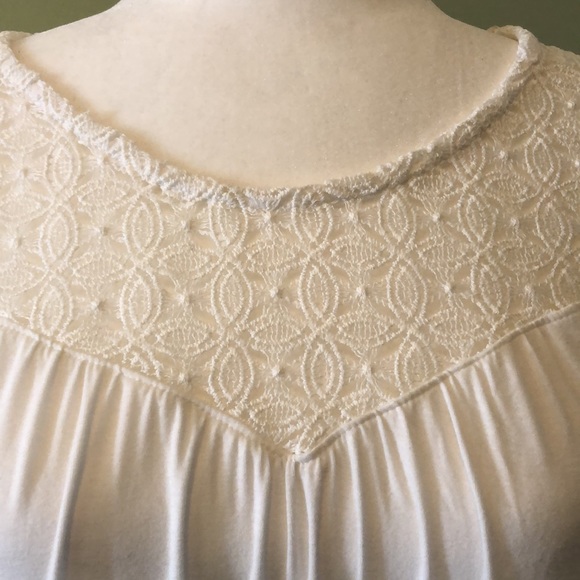 Ladies Short Sleeve Top, cream in color, size medium with lace made by George - Picture 5 of 8